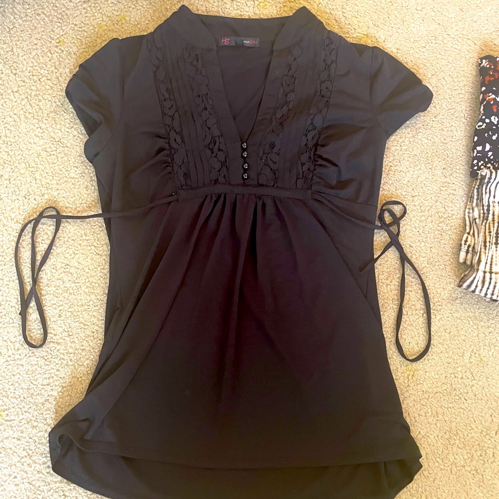 Multiple tops go great u see a cardigan or blazer size L and XL